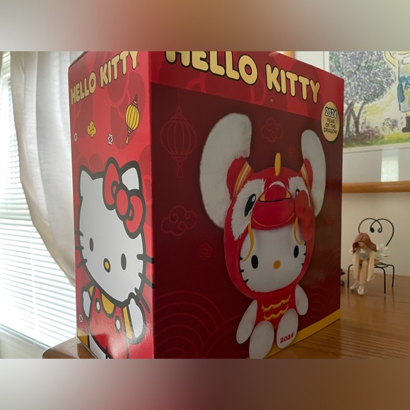 Hello Kitty 8" Year of the Dragon 2024 Boxed Plush (Limited Edition) - Picture 3 of 15